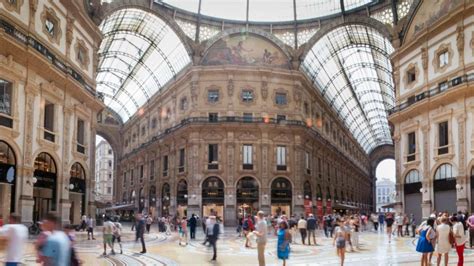 Milan City Guide .
